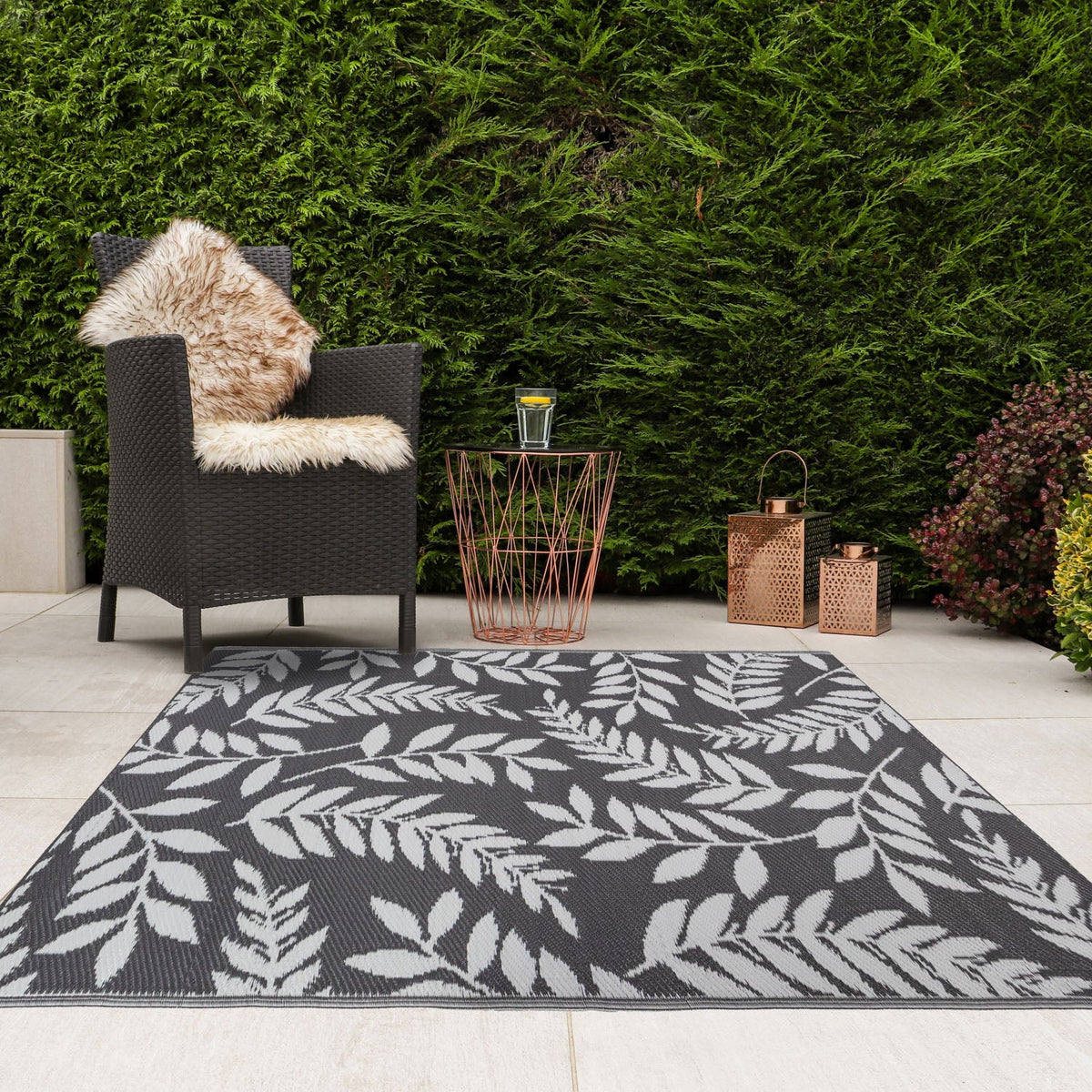 Lightweight Reversible Large Grey Leaf Pattern Outdoor Rug