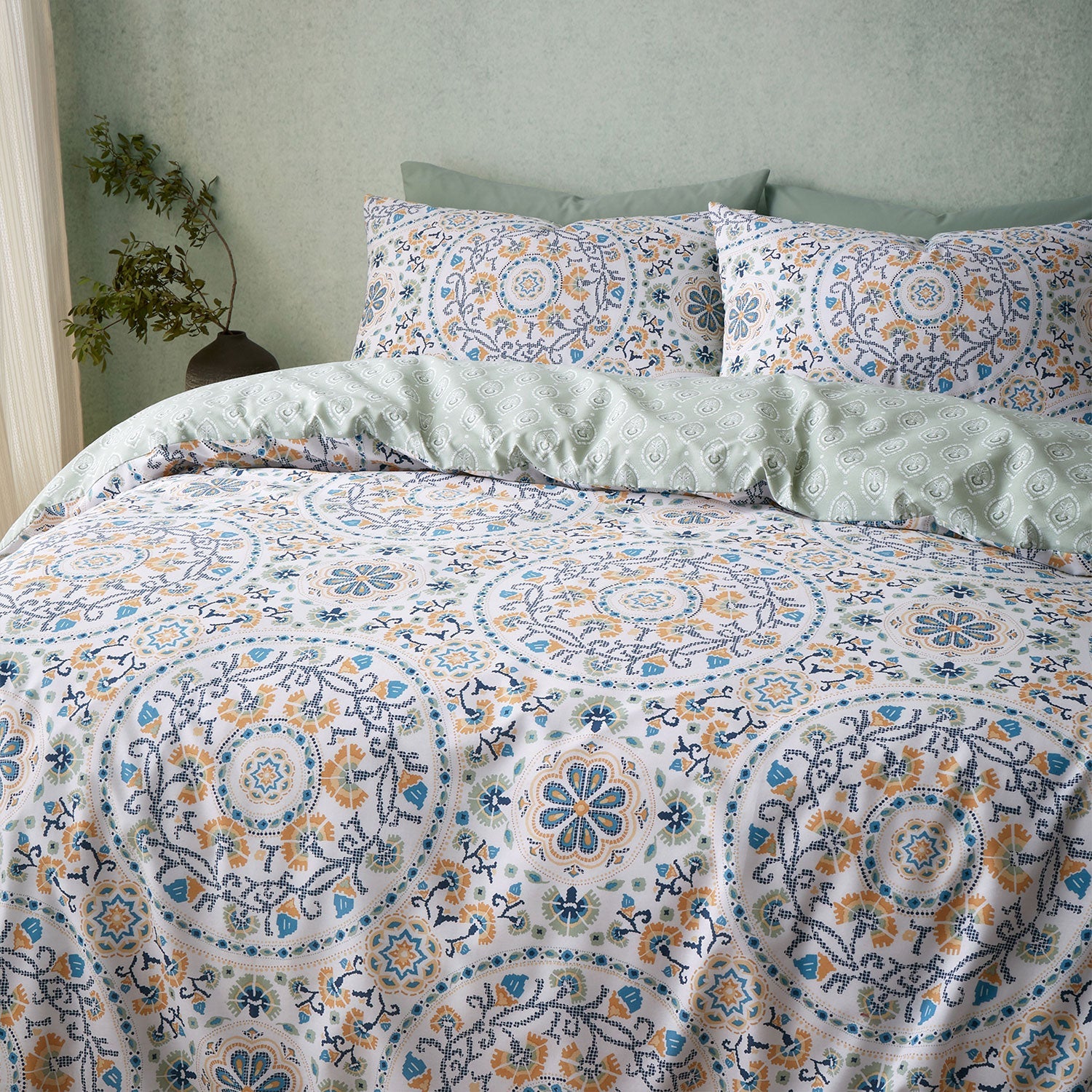Pineapple Elephant Safiya Mandala Reversible Duvet Set