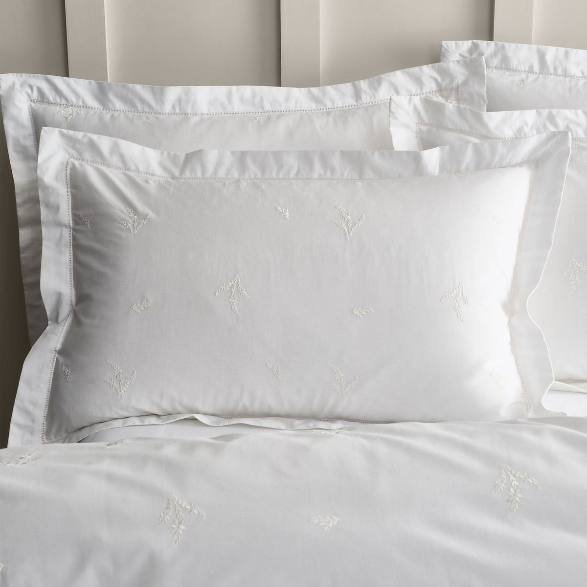 Bianca Lottie White Floral Embroidery 180TC Cotton Oxford Pillowcase