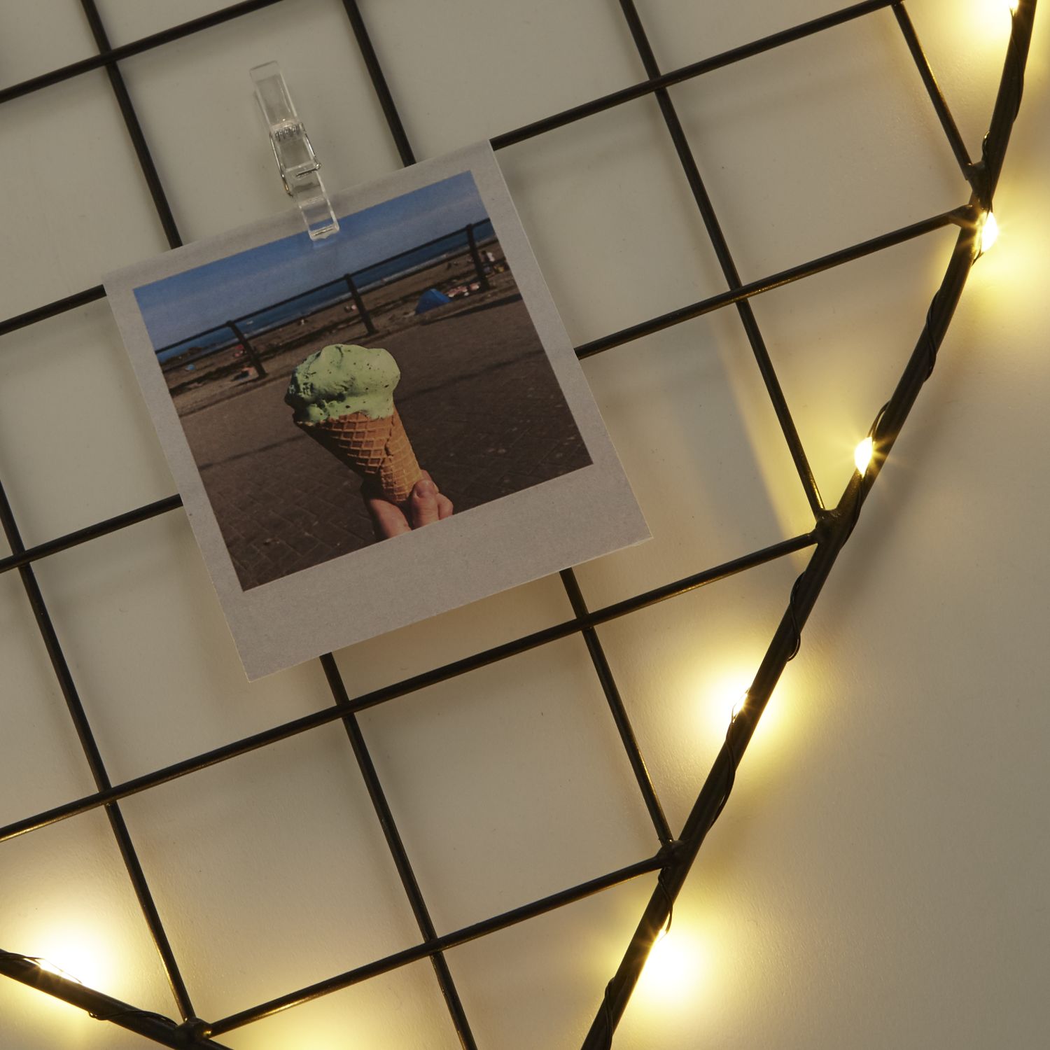 Hanging Battery Powered Light Up Wire Heart