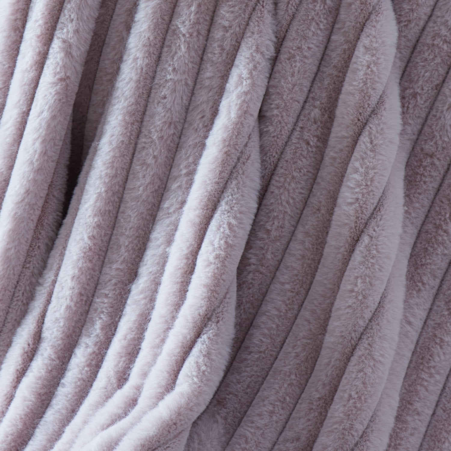Morritz Mauve Faux Fur Throw (130cm x 180cm)